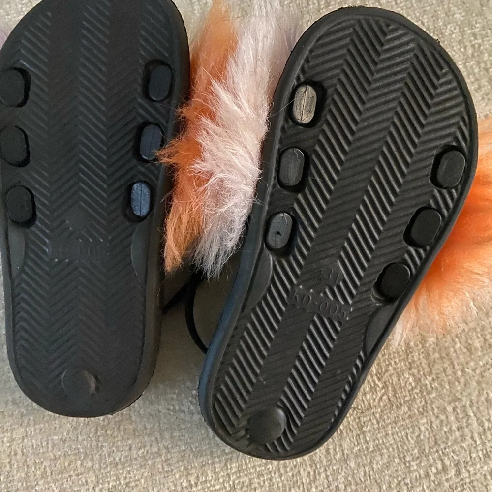 UNBRANDEDED FAUX FUR GIRLS SANDALS